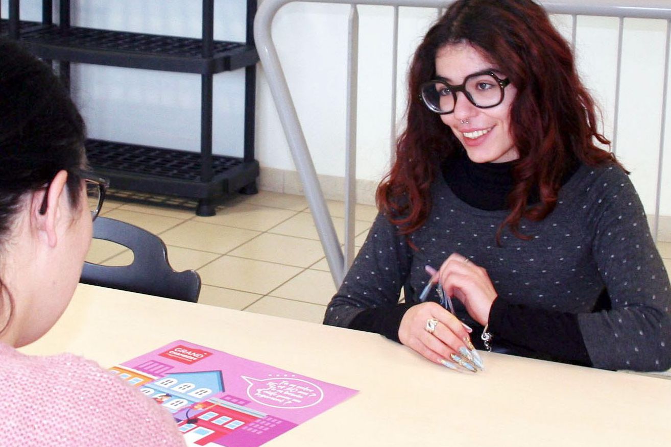 Déborah, une jeune accompagnée par Maud, conseillère des permanences du Conseil Logement Jeunes