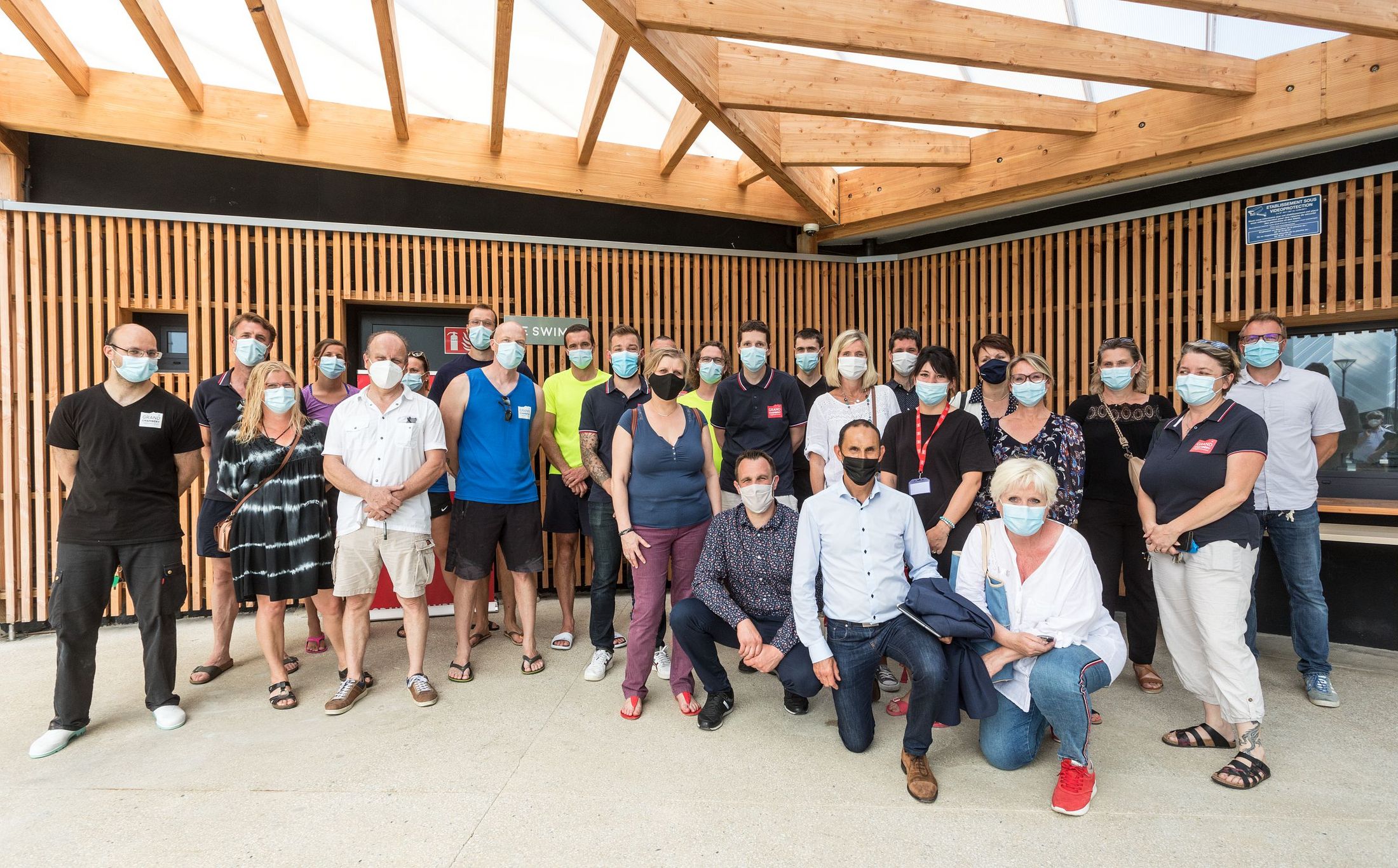 Photo de groupe à l'occasion des remerciements aux agents.