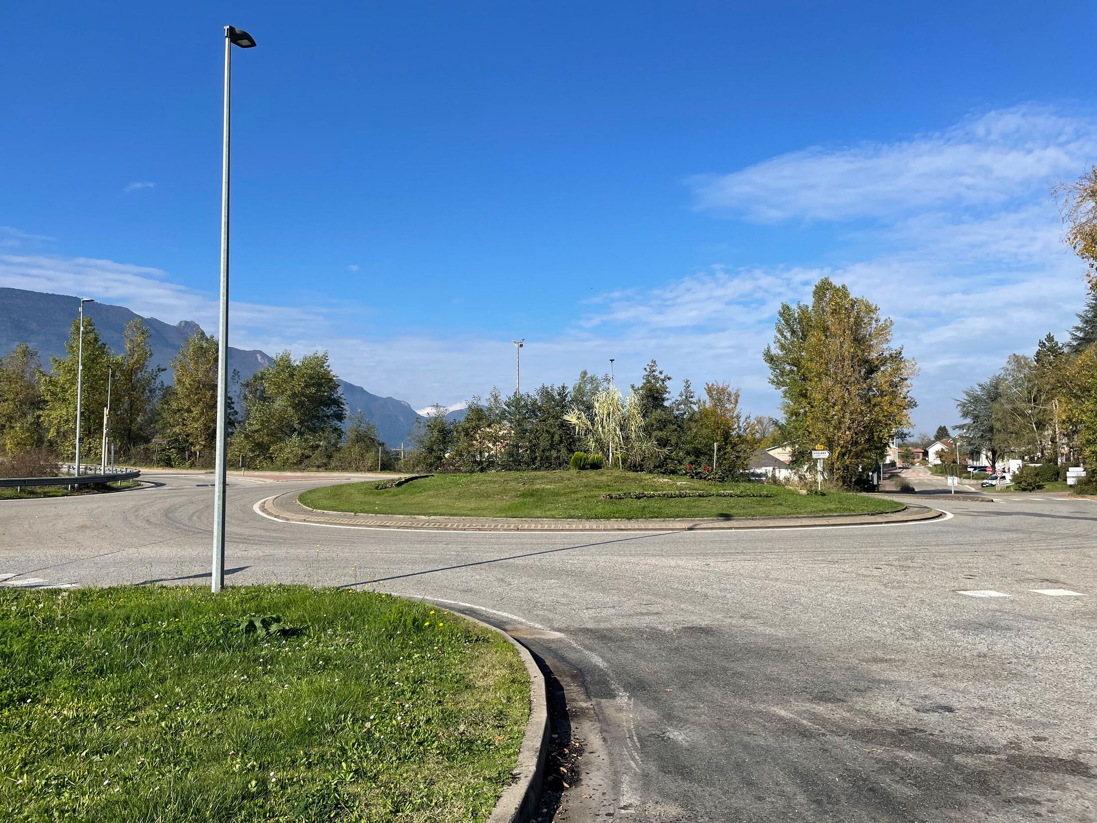 Rond point situé entre rue Bouvard Dessous et rue des Belledonnes
