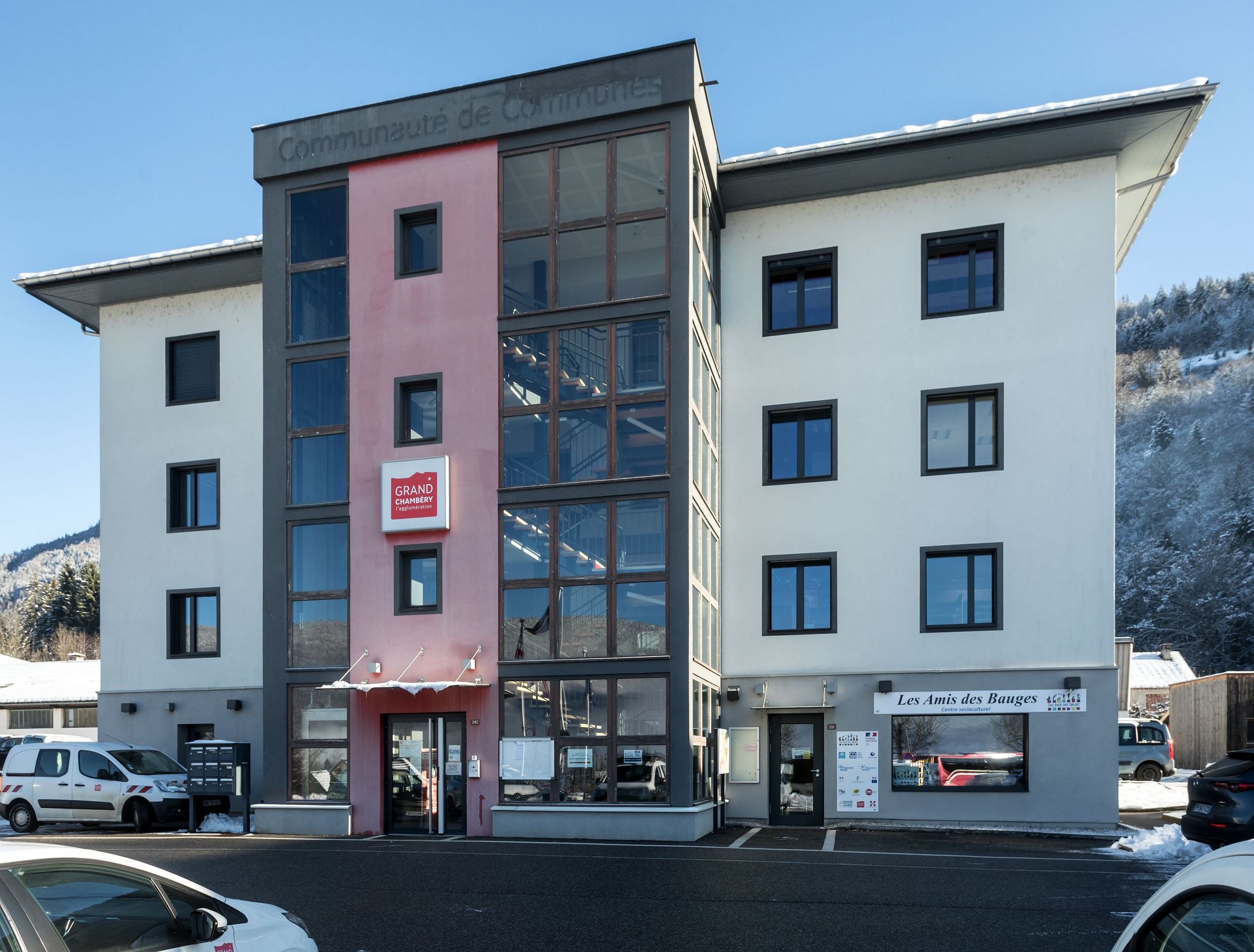 Batiment de l'antenne des Bauges de Grand Chambéry au Châtelard
