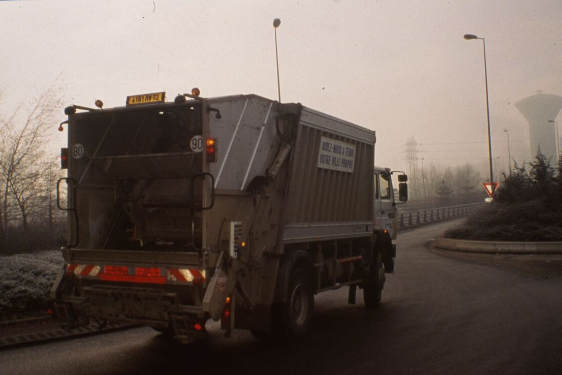 Camion de collecte des ordures ménagères.
