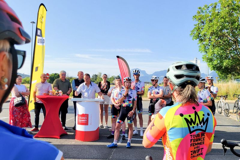 Édition 2026 de l'événement "Donnons des elles au vélo J-1" au départ de Sonnaz, en amont du Tour de France 2026, avec la participation de Nina Lavenu, athlète locale soutenue par l'Agglomération