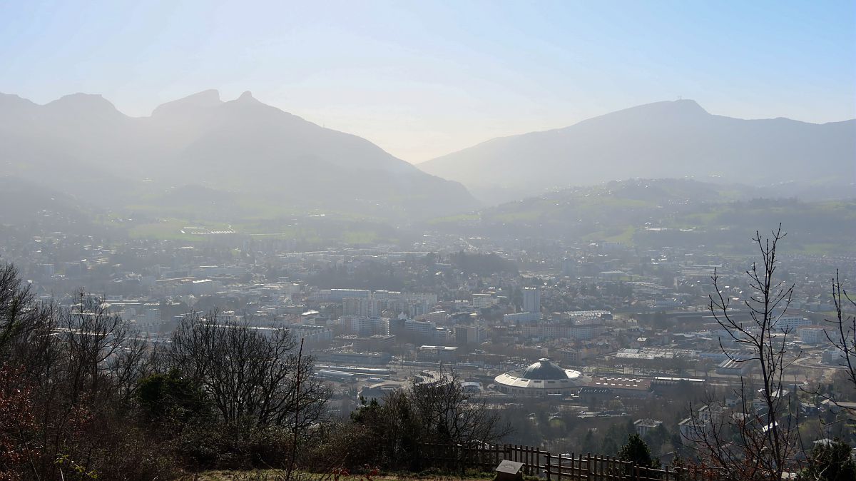 Vue sur le bassin chambérien pollué depuis les Monts  