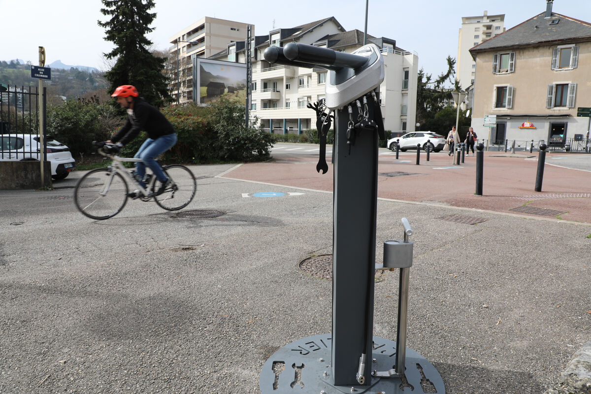 Pied d'atelier et de réparation vélo