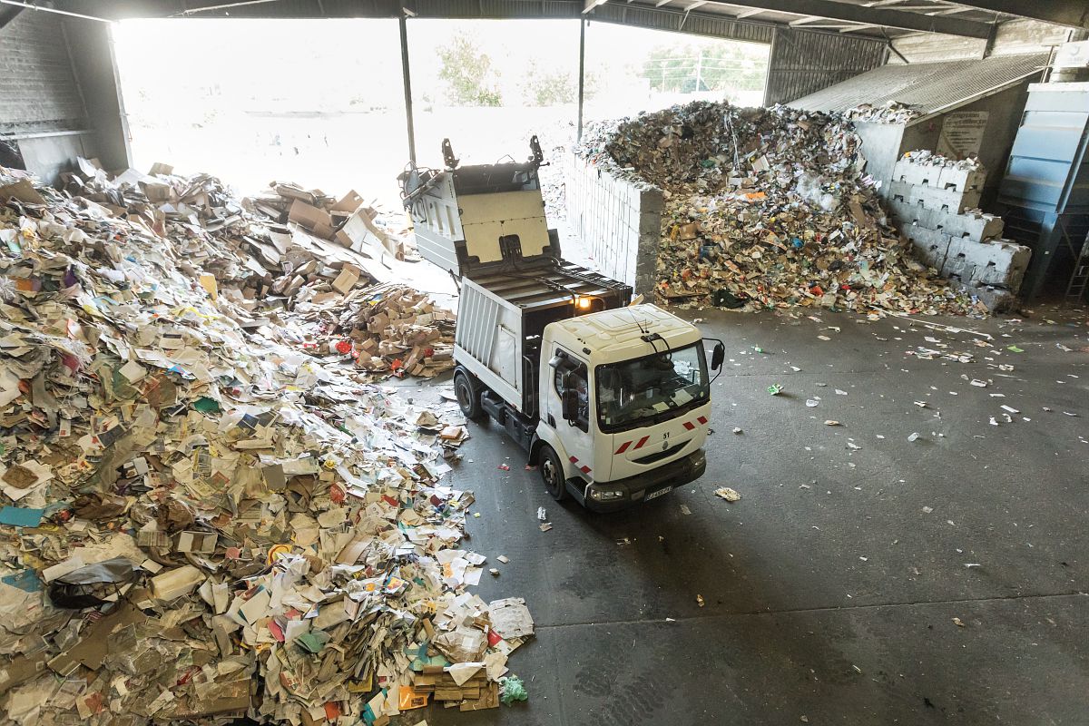 Camion de collecte de déchets.