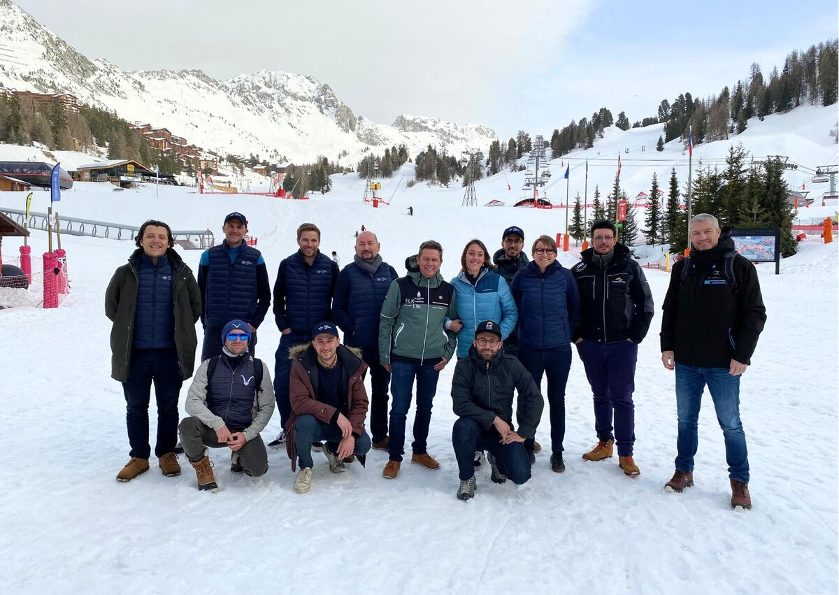 Photo de groupe dans la neige