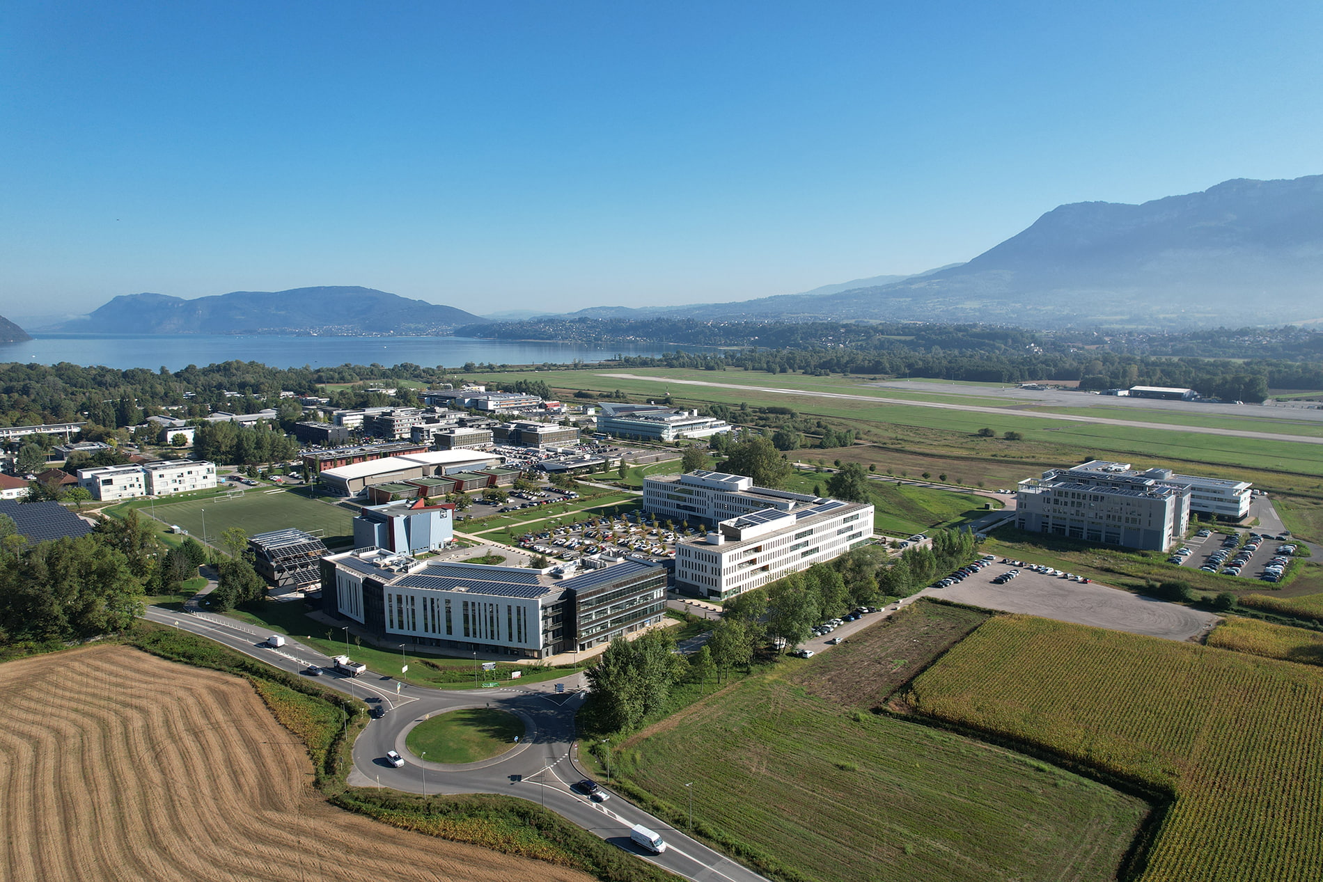 Vue aérienne d'une zone d'activité