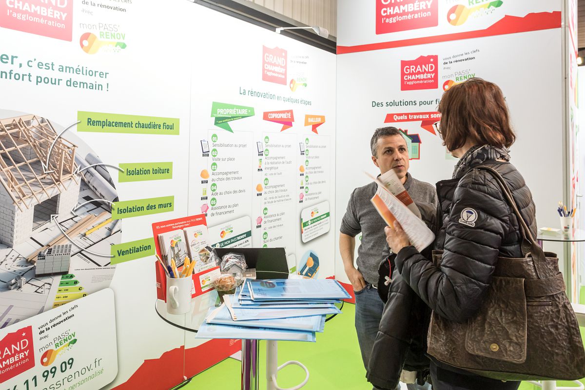 Un stand d'information