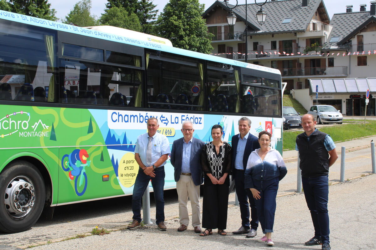 Lancement à la Féclaz du service Synchro Montagne pour la saison d'été avec la présence des élus de Grand Chambéry.