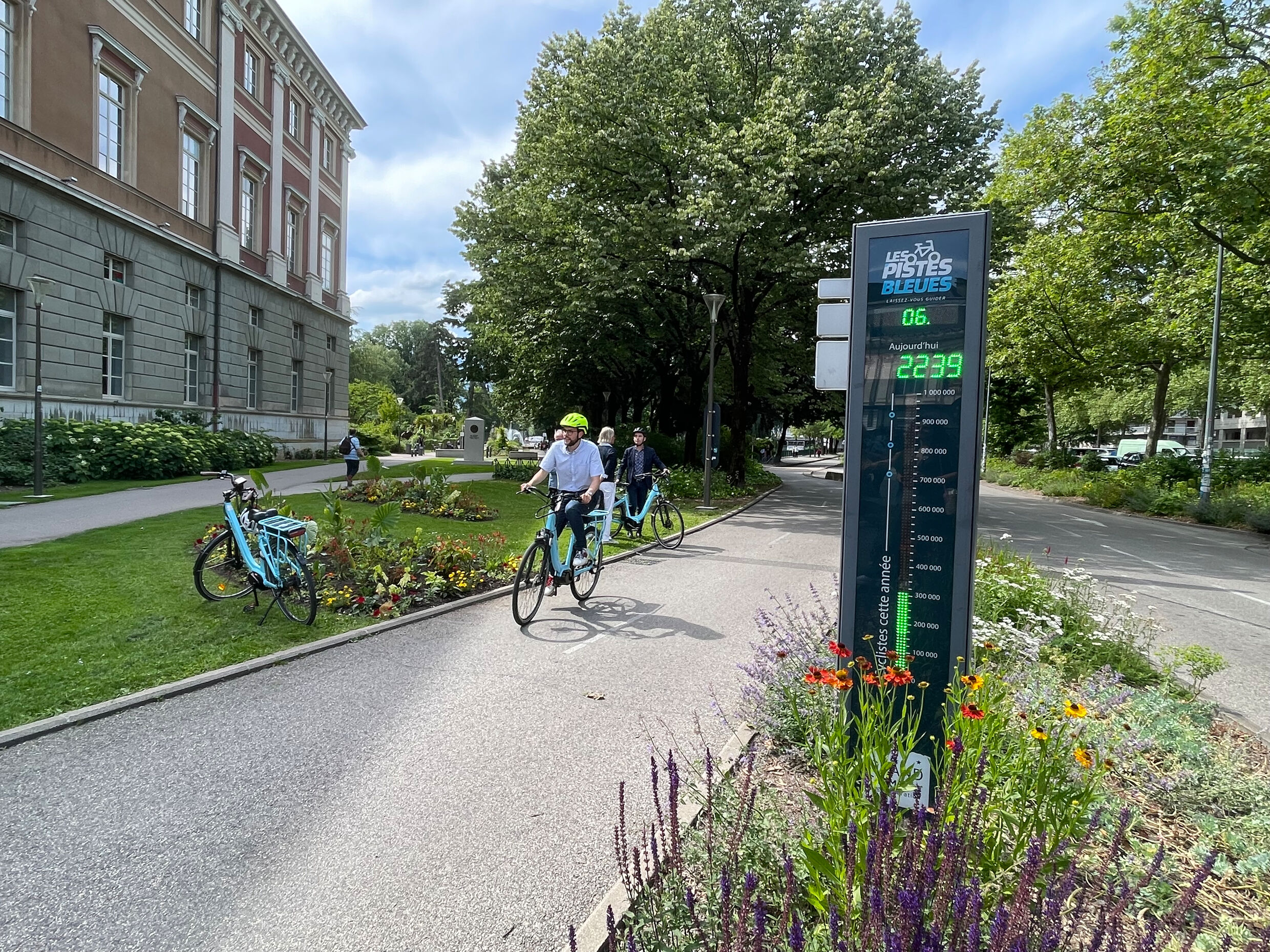 Compteur du nombre de passages à vélos situé au parc du Verney. 