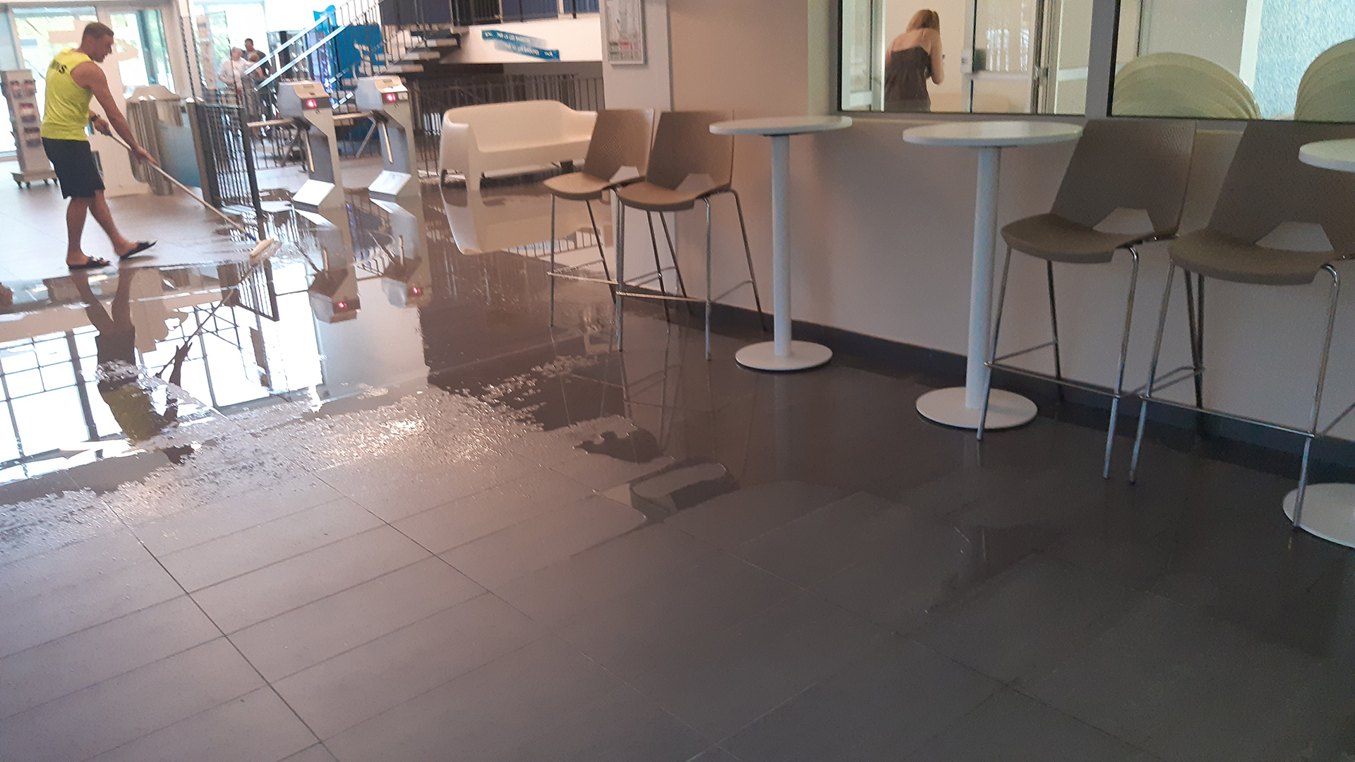 Fuite d'eau dans une piscine