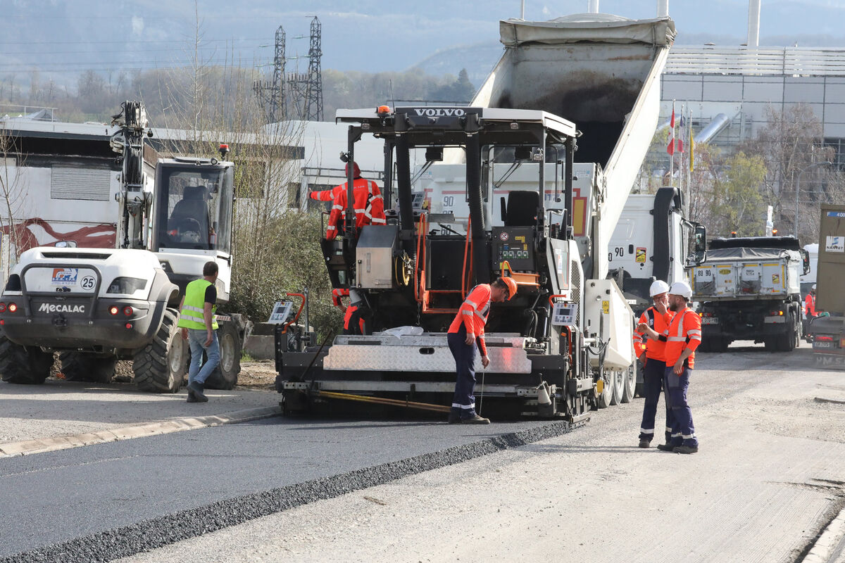 des travaux sur une route urbaine