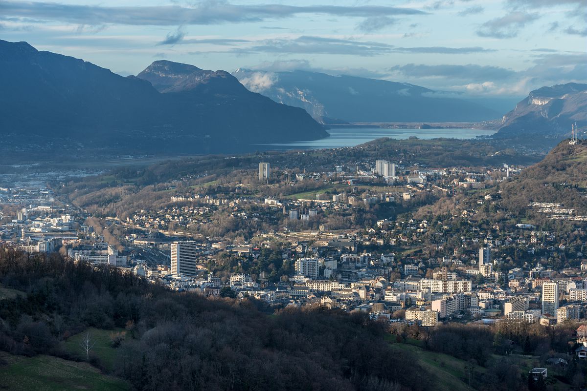 Vue depuis les montagnes sur l'agglomération de Chambéry