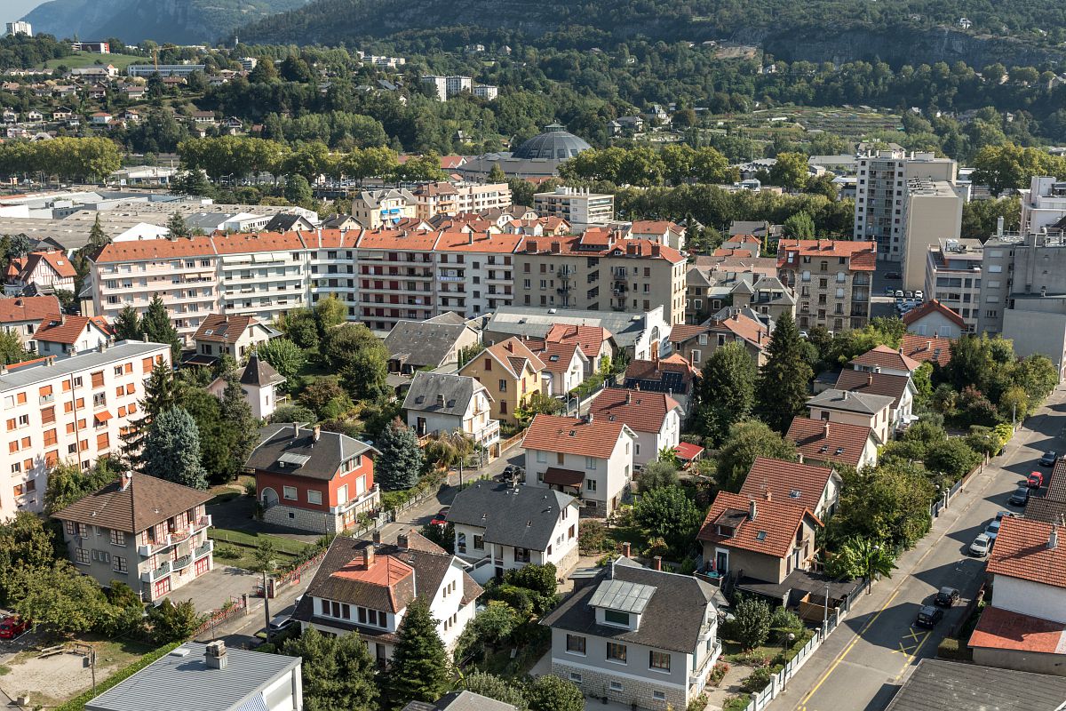 Vue sur la ville de Chambéry depuis le ciel