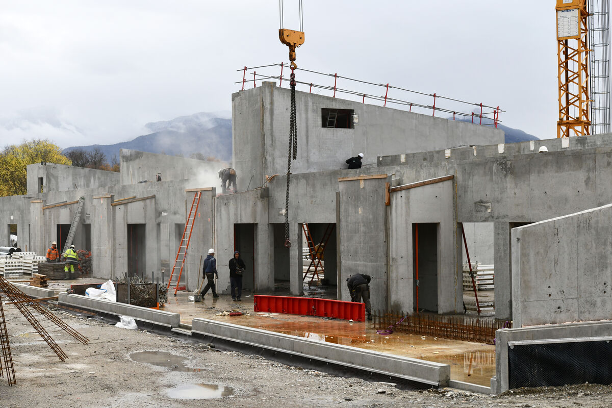 Un bâtiment en construction.