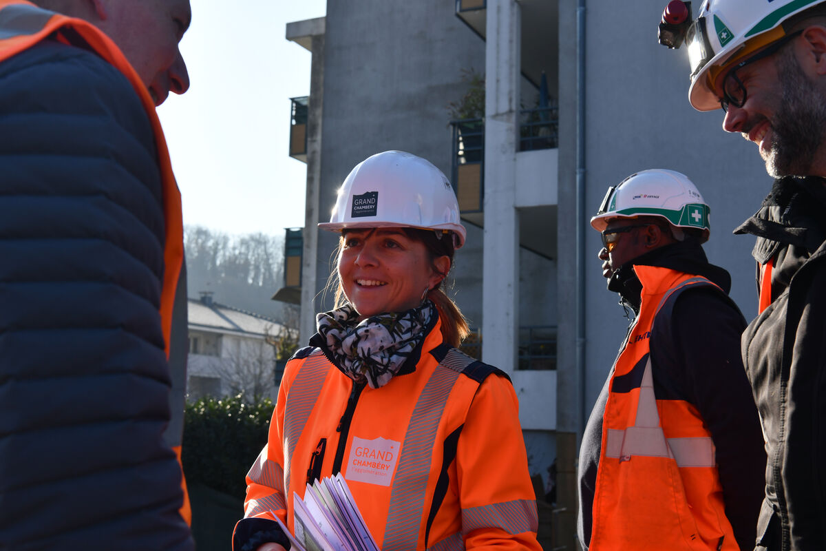 Techniciens sur un chantier.