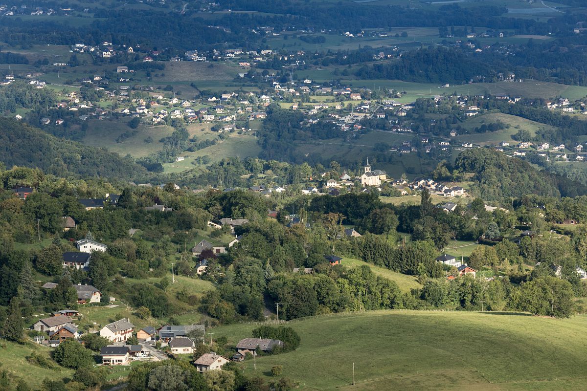 Vue des villages dans les montagnes