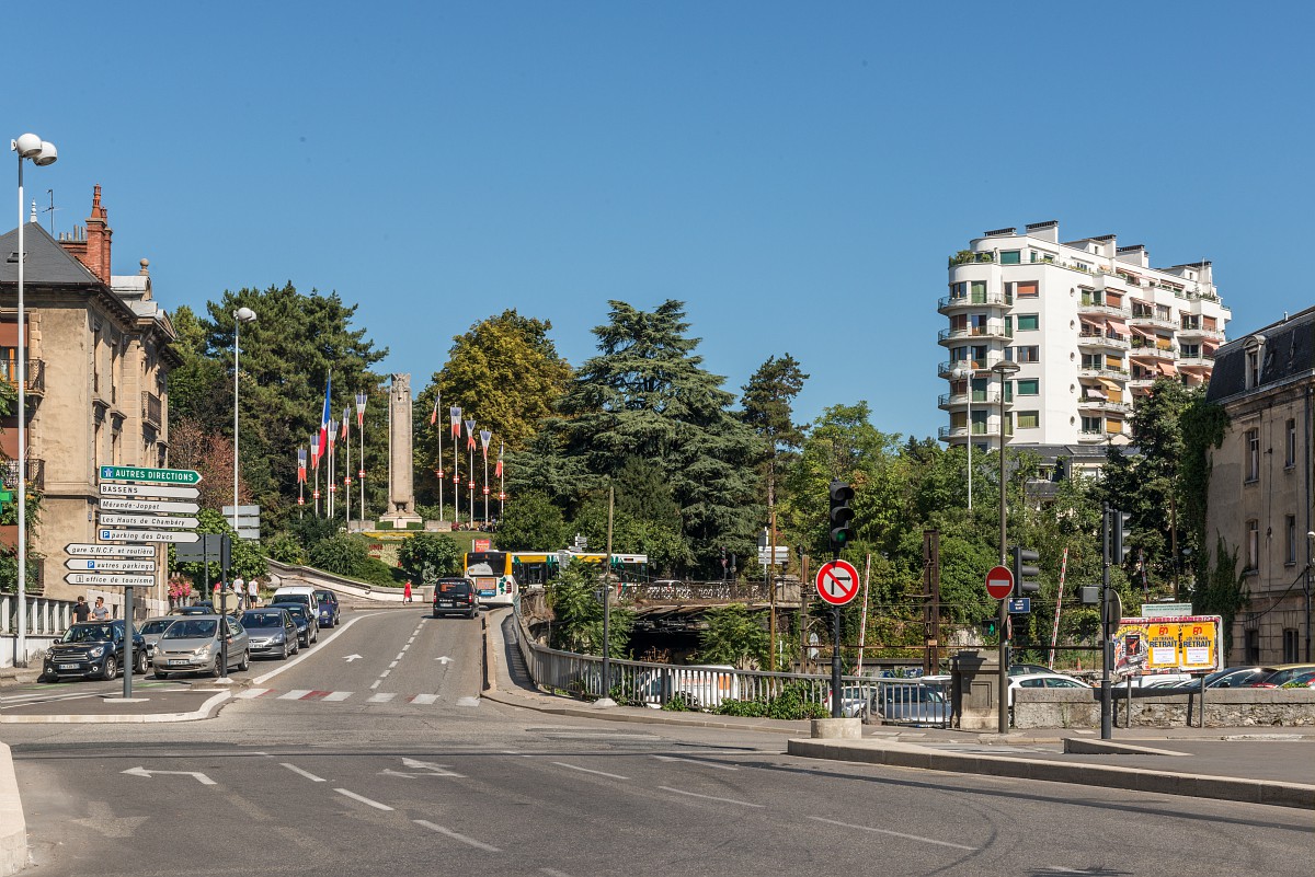 Place de la Libération, Boulevard de Lémenc.