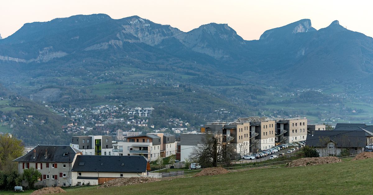 Habitations sur les hauteurs de Chambéry.