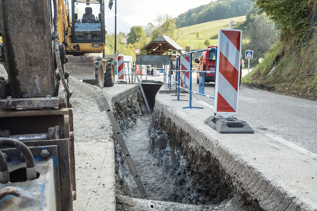 Travaux de sécurisation du réseau d'alimentation en eau potable, dans le massif des Bauges.