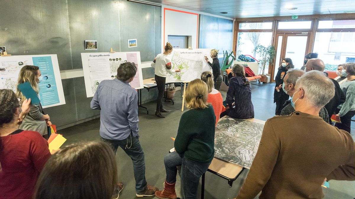 Ateliers publics et créatifs avec les habitants du quartier du Biollay, organisés par le service politique de la ville et de l'innovation sociale de Grand Chambéry.
