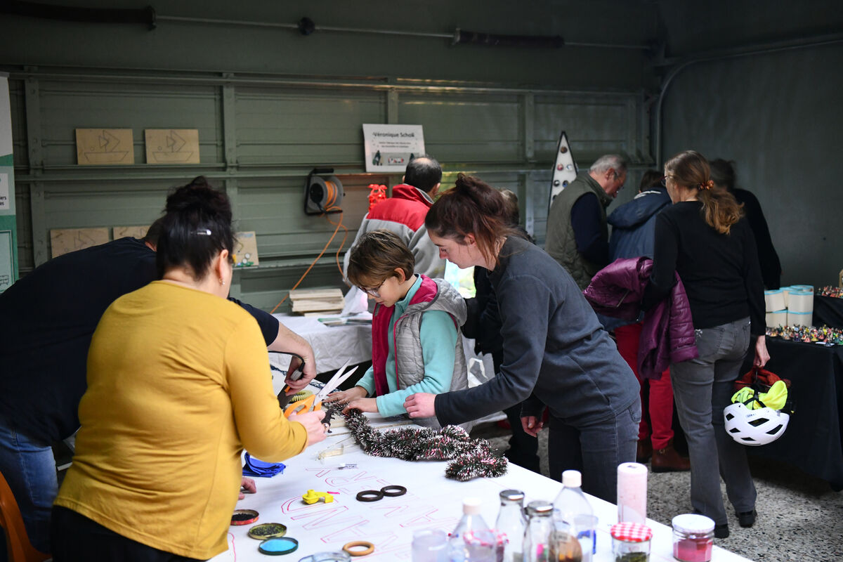 Un dimanche de récup', Noël zéro déchet, salle des Pervenches : évènement pour la promotion du zéro déchet, du réemploi et des artisans.