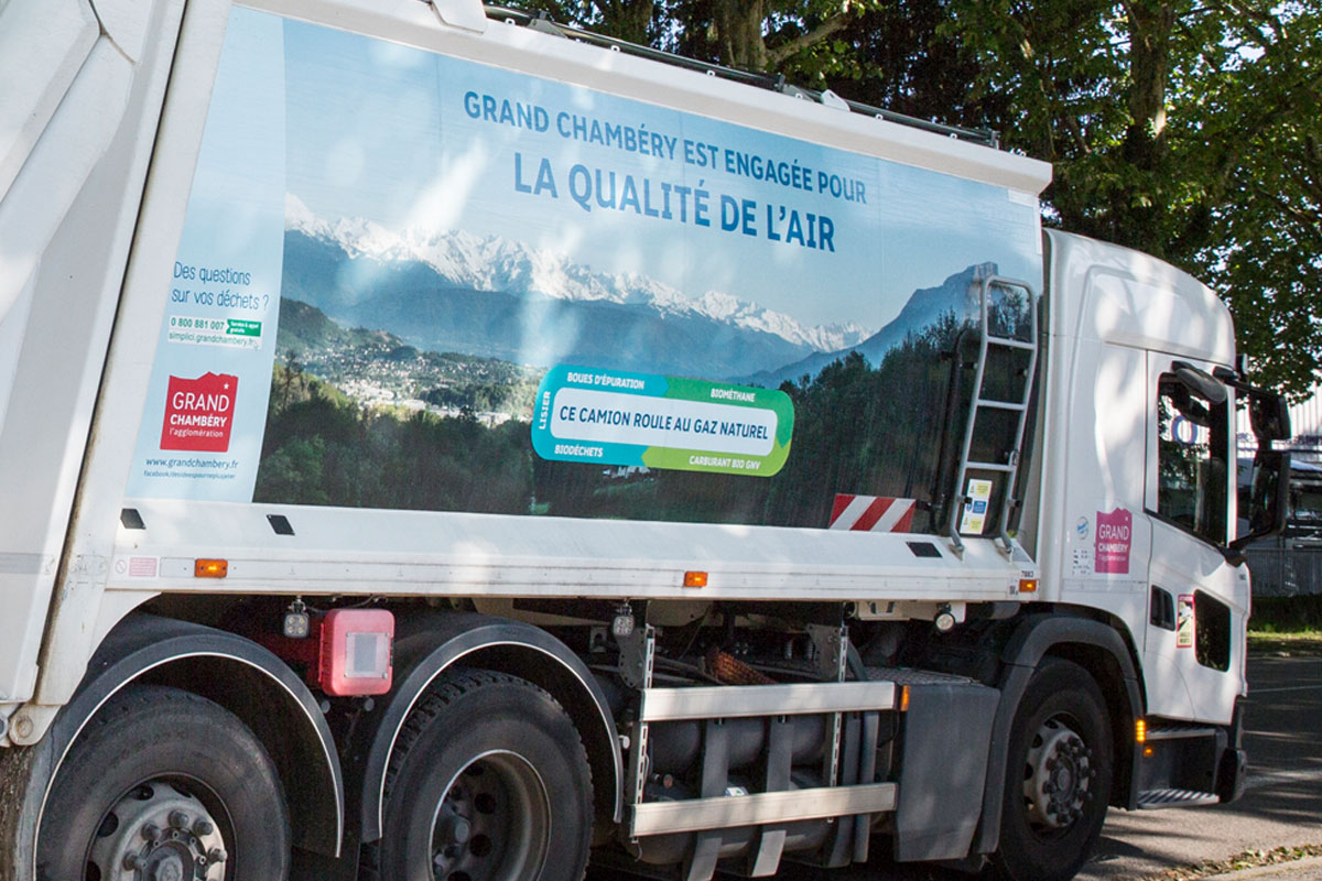 Camion de collecte roulant au bioGNV.